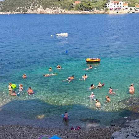 Studio Uvala Pokrivenik 8673b * Jelsa (Hvar)